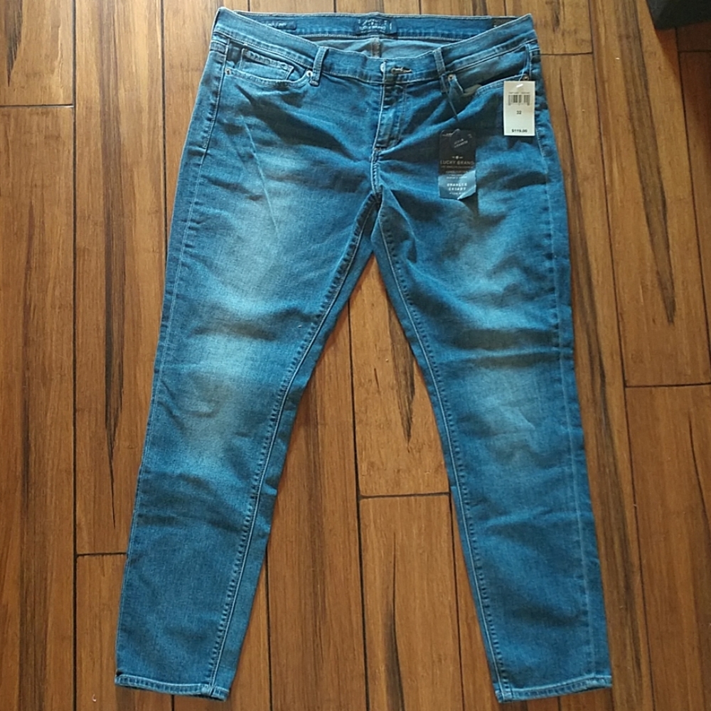 NWT Charlie Skinny Jeans